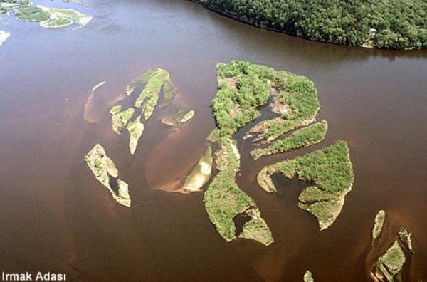 Irmak adası